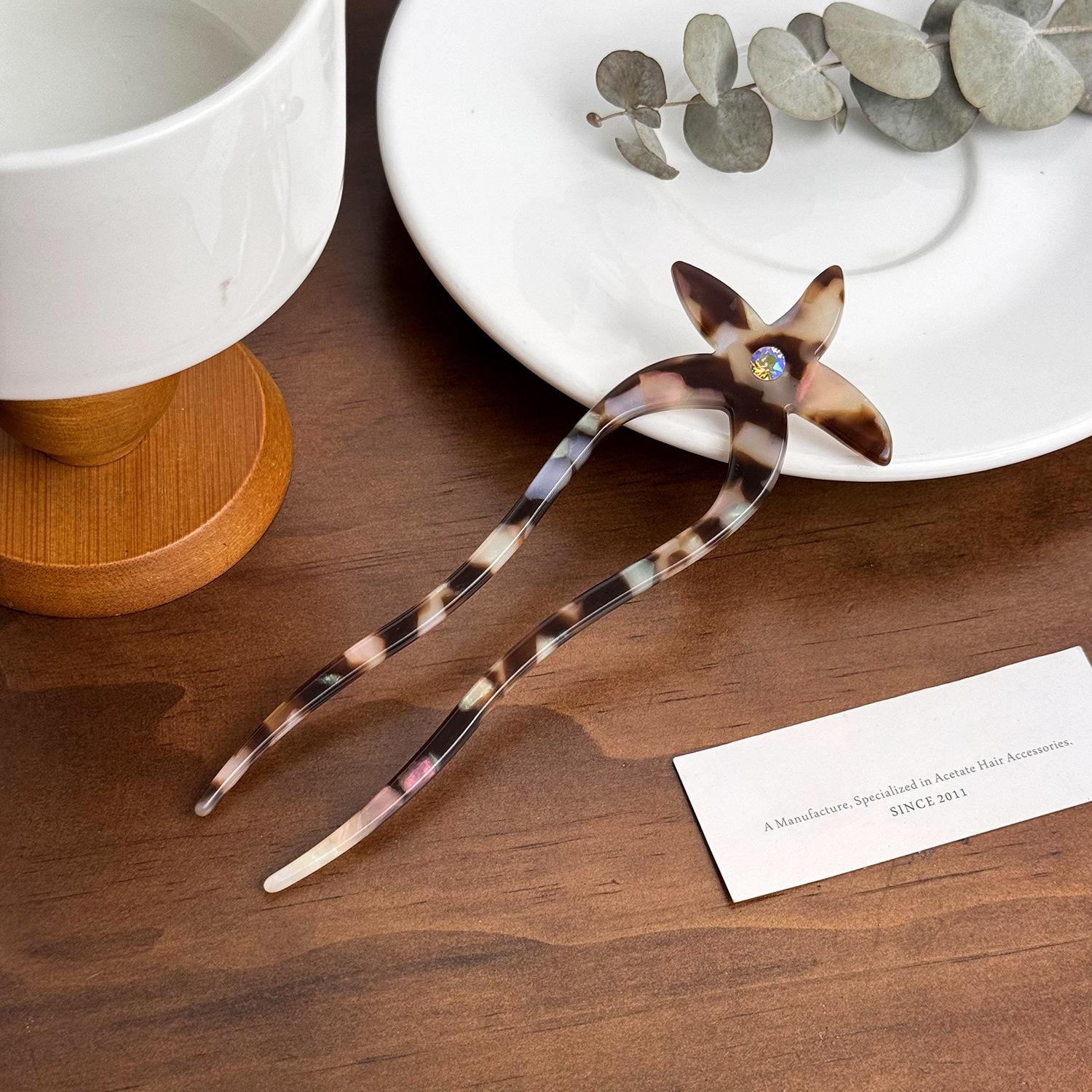 

Деликатные заколки для волос из ацетата, доступны в различных цветах, с очаровательными темами бабочек и кроликов. Star Dark Brown