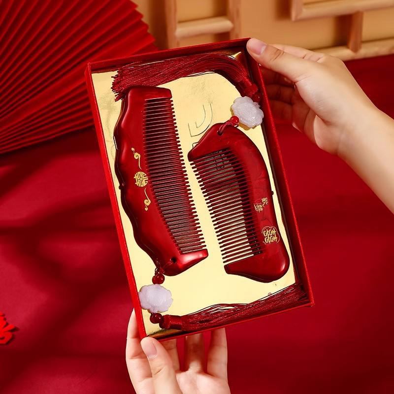 Bordowy Drewniany Zestaw Grzebieni Ślubnych z Lusterkiem - Pudełko na Prezent Weselny Panny Młodej