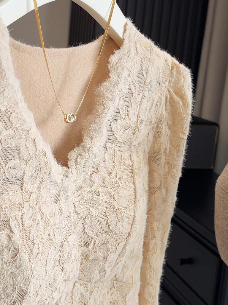 Women's V-Neck Lace Shirt with Chest Pads - Slimming, Long-Sleeved Flocked Design for Autumn/Winter 2025.