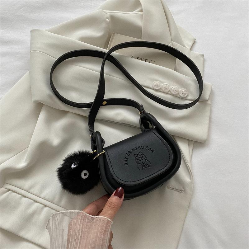 Personality temperament small bag women's summer new simple niche design messenger bag portable underarm saddle bag