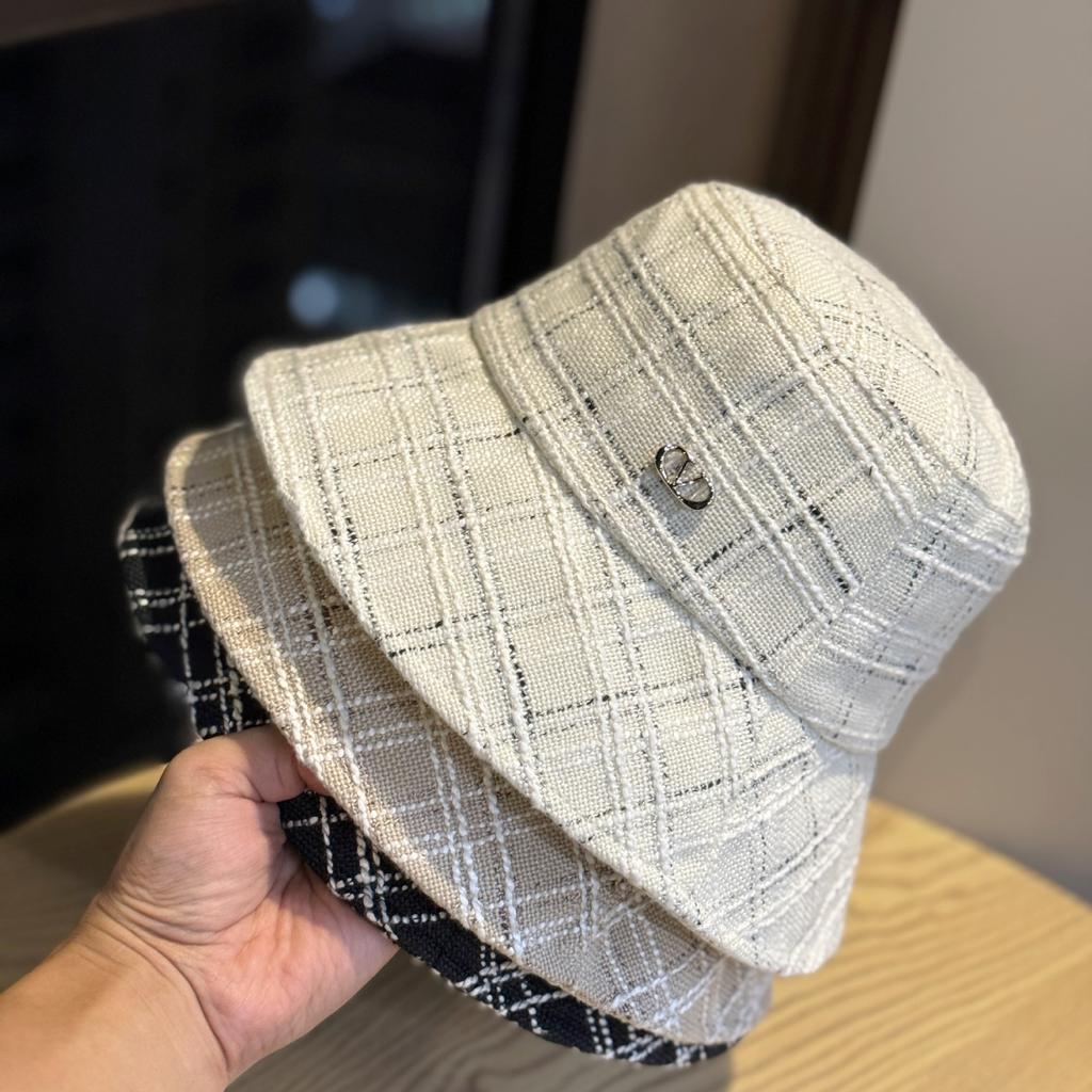 New Style Plaid Fisherman Hat for Women In Autumn and Winter New Fashion Versatile Face Showing Small Basin Hat Retro Style Warm Hat Trend