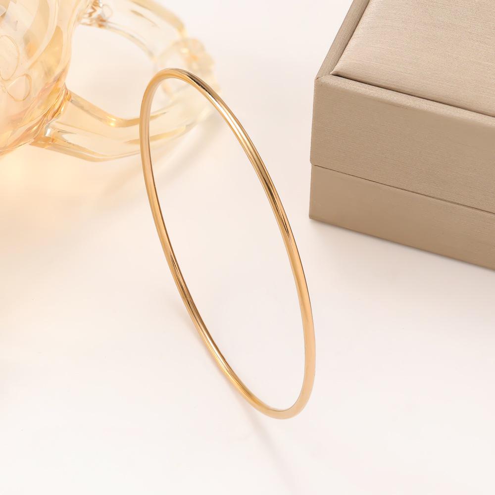 Tri-Color Gold Steel Titanium Women's Bracelet, Minimalist Cross-Border Design, Simple Fashion 18K Gold.