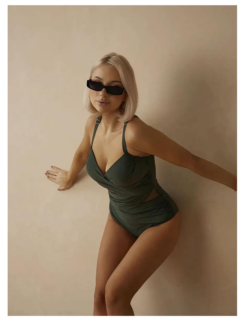 

2024 Русский слитный купальник с вырезами и халтером Green Plaid