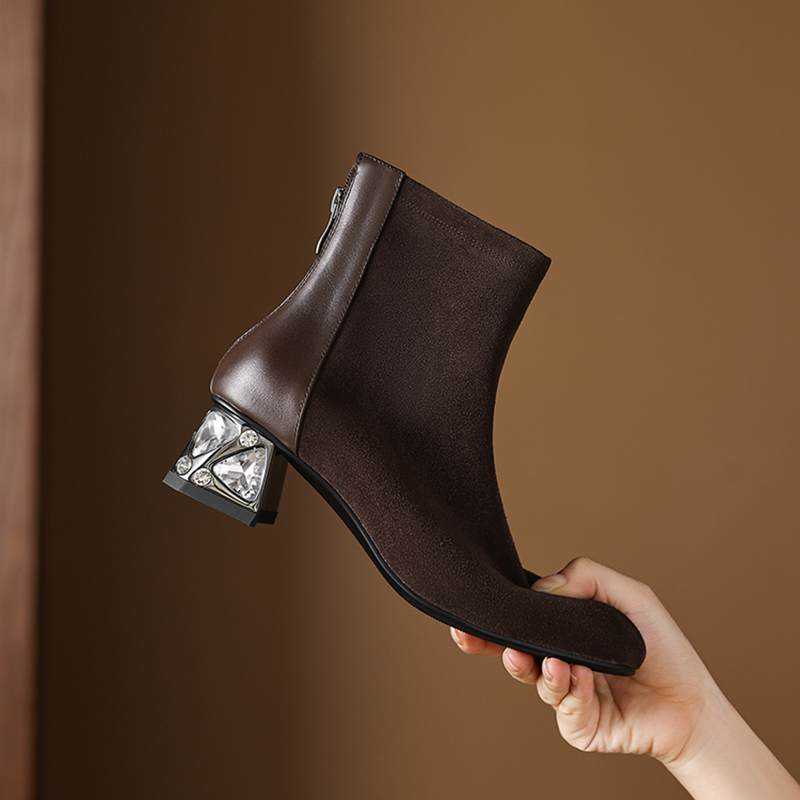 Krazing Pot Cow Suede Nubuck Winter Round Toe Chelsea Boots Med Heels Zipper Crystal Heels Women Ankle Boots