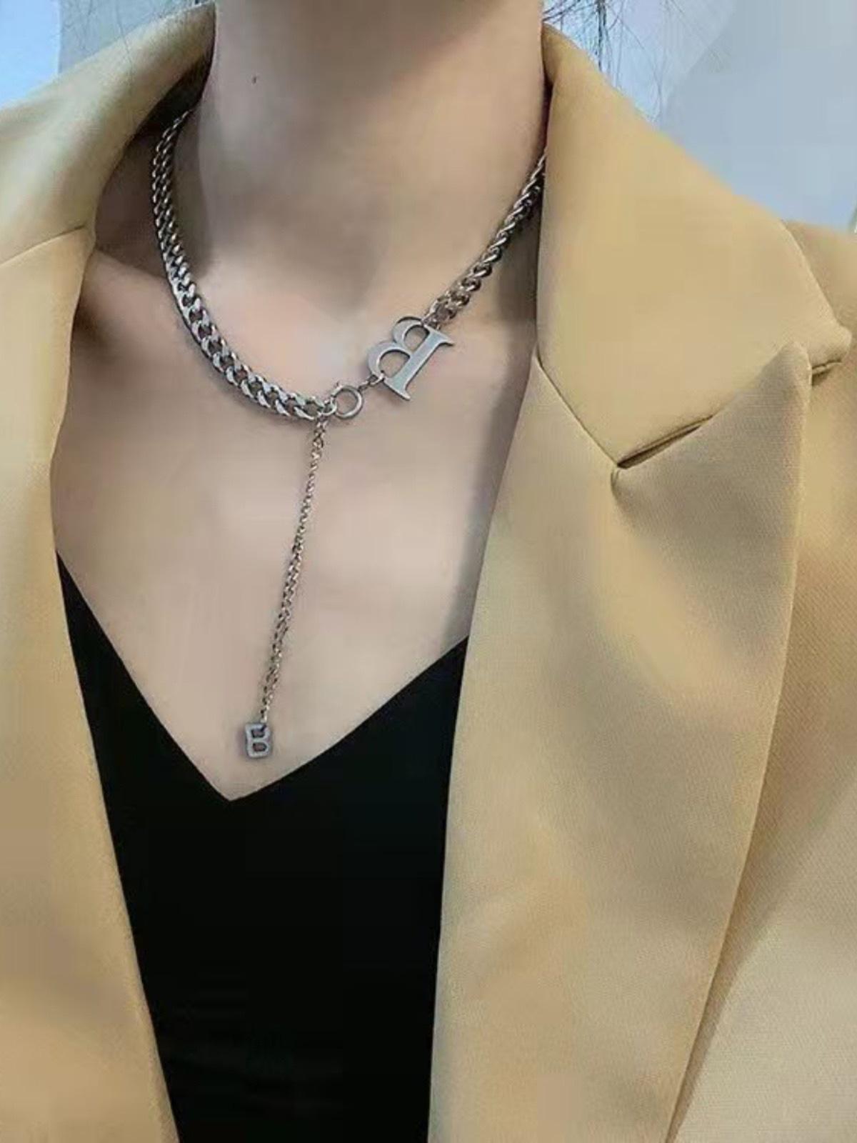

Универсальное европейское и американское ожерелье из титановой стали в холодном стиле с буквой B - Простое, модное, короткое ожерелье-цепочка для ключицы для женщин
