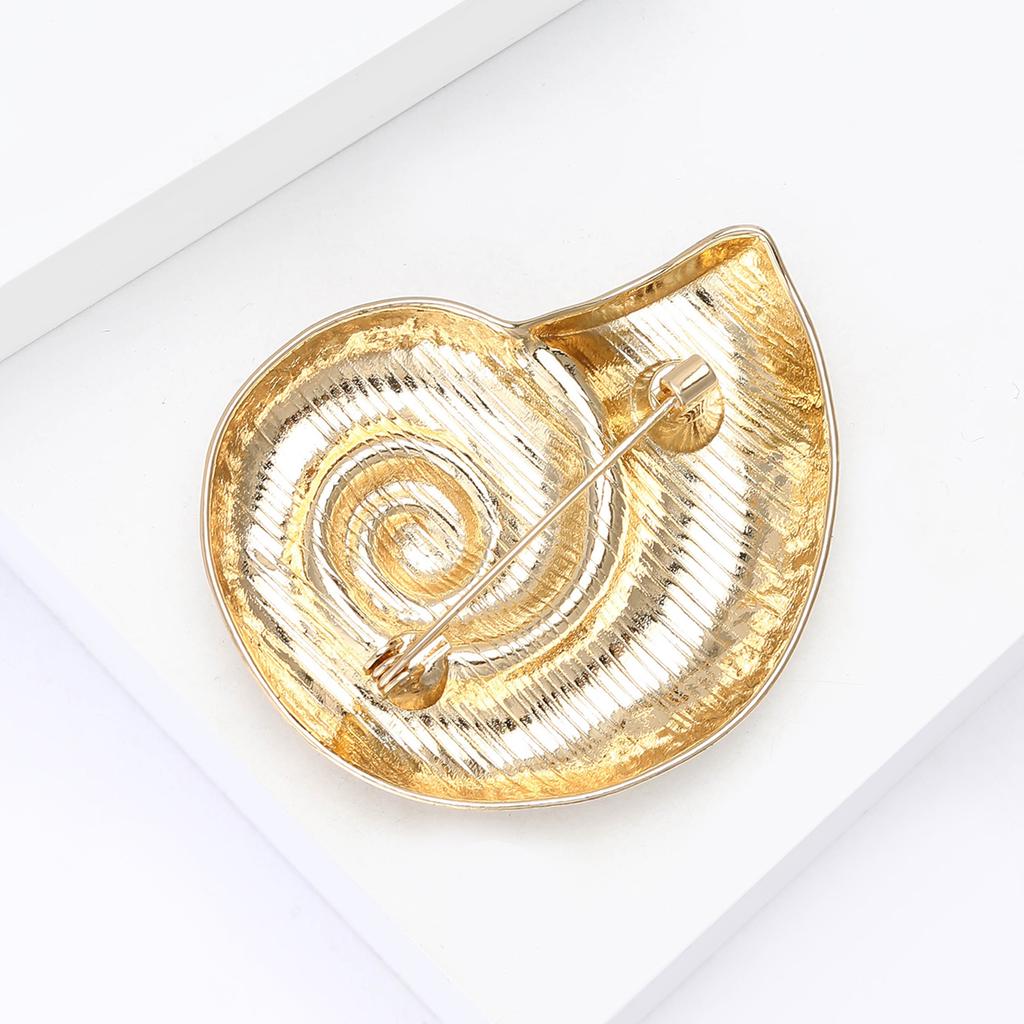 Fashion Glossy Snail Shell Brooches for Women Unisex Abstract Pins Event Party New Year Gifts Decoration Clothes Accessories