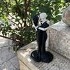 Skeleton Couple Kissing Figurine Romantic Skeleton Lovers Statue Resin Collectible Tabletop Ornament for Gothic Home Office Desk Decor