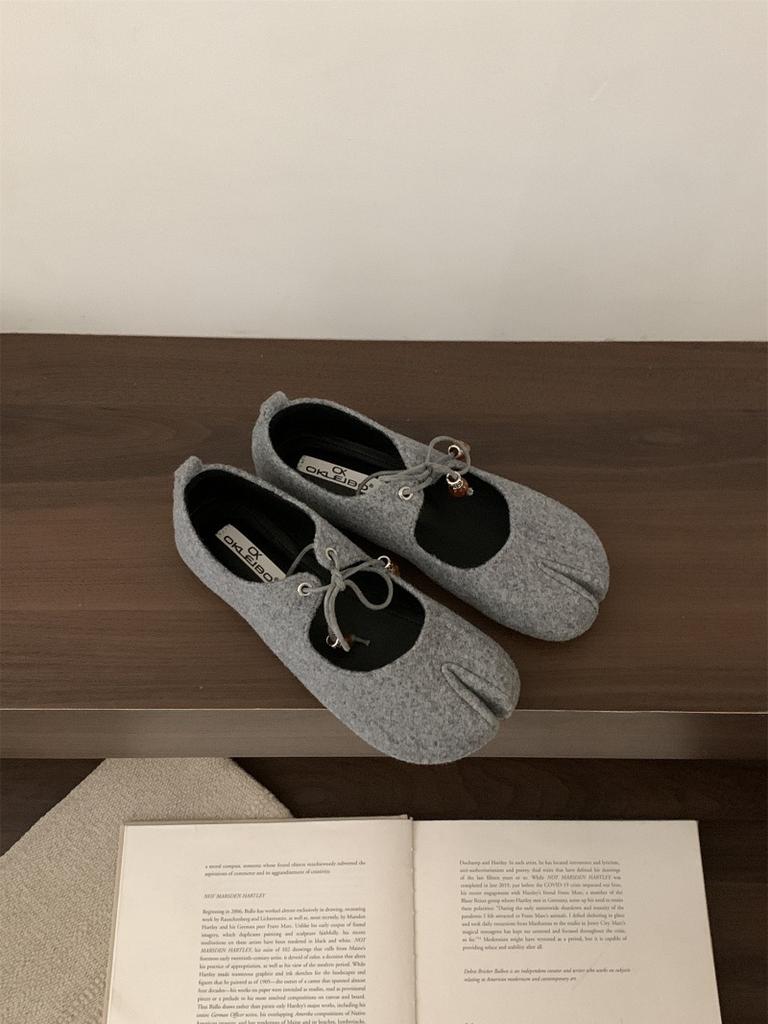 Retro Gray Split-toed Pig's Trotters Women's 2025 Spring and Autumn New Shallow Mouth Design Single Shoes Fashion Mary Jane Shoes