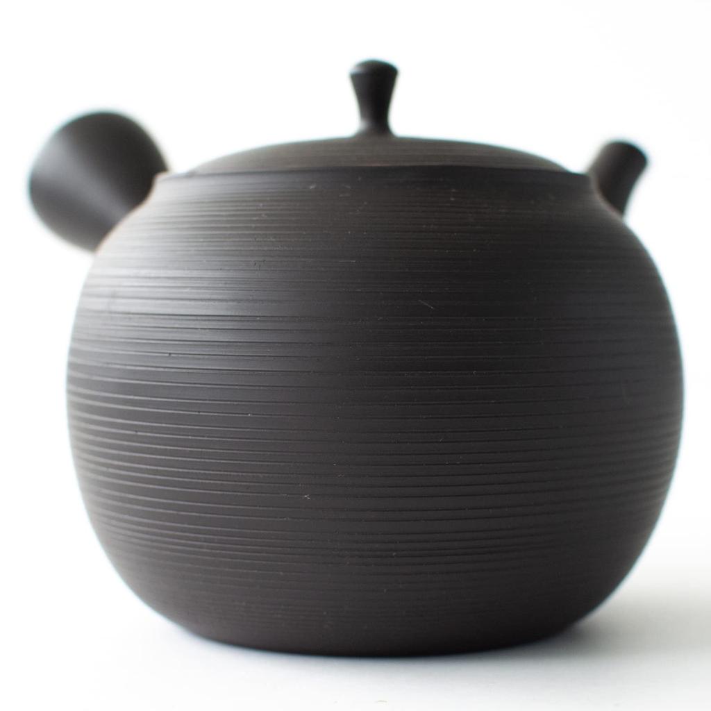 Tokoname-yaki Gyokumitsu Kiln Teapot with Ceramesh Ceramic Tea Strainer (Large Capacity, Approx. 480ml) - Black Kiln-Change Finish with Striped