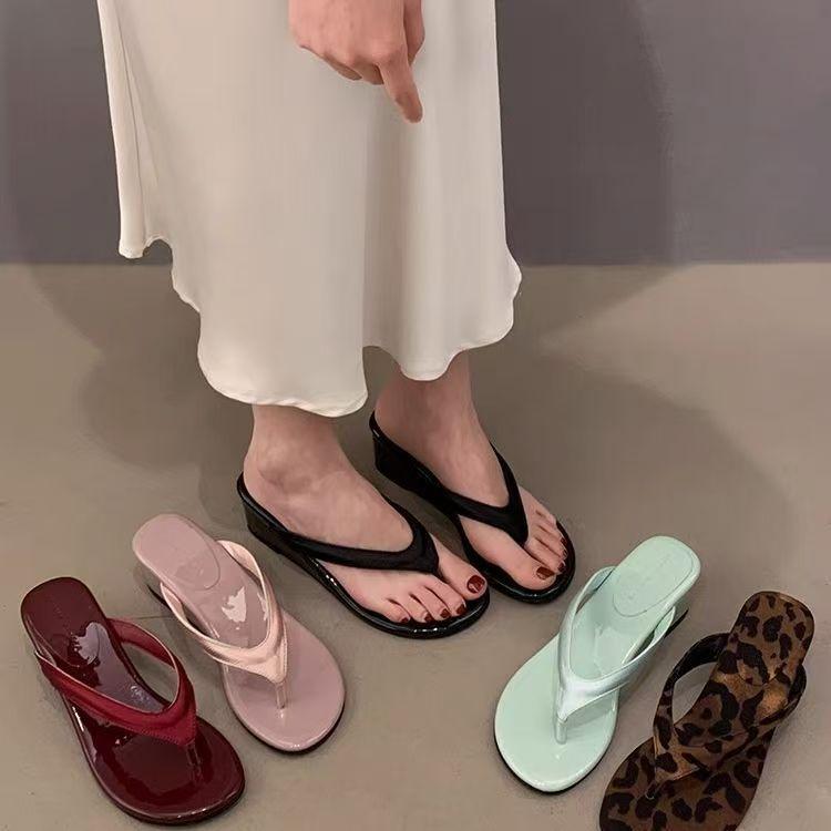 Beach vacation slope heel flip-flops shoes women's skirt sandals high heels sandals women's spring and summer new models
