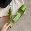 Móda Luxusní Saténový design Mules Boty pro ženy Léto Sexy hranatá hlava Podivné Sandály na nízkém podpatku Skluzavky Elegantní pohodlné pantofle