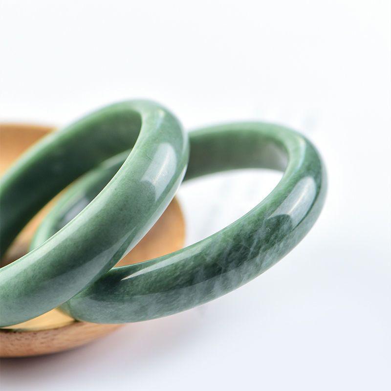 Echtes Jade Damenarmband - Natürliche Jadeit Grün mit schwebenden Blüten, Armreif aus Guizhou, Perfektes kleines Geschenk