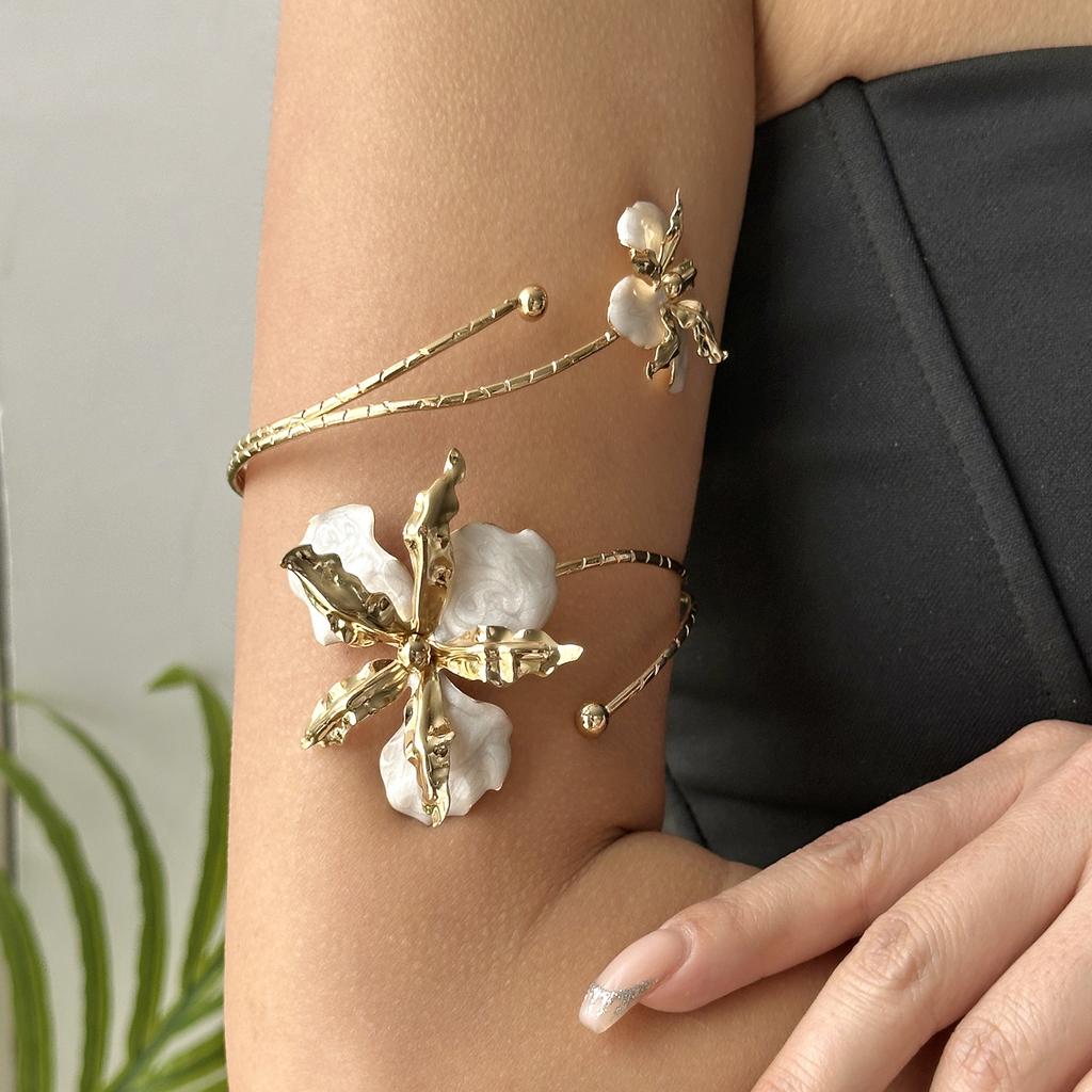 Pulsera brazalete de flor de esmalte elegante estilo boho para mujer, brazalete geométrico en espiral de moda, joyería para fiesta en la playa