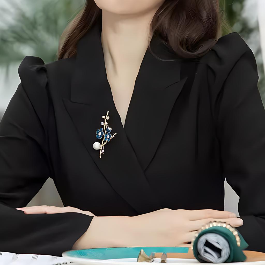 New Retro Enamel Plum Blossom Brooch Temperament Pearl Brooch Niche Pin Suit Accessories