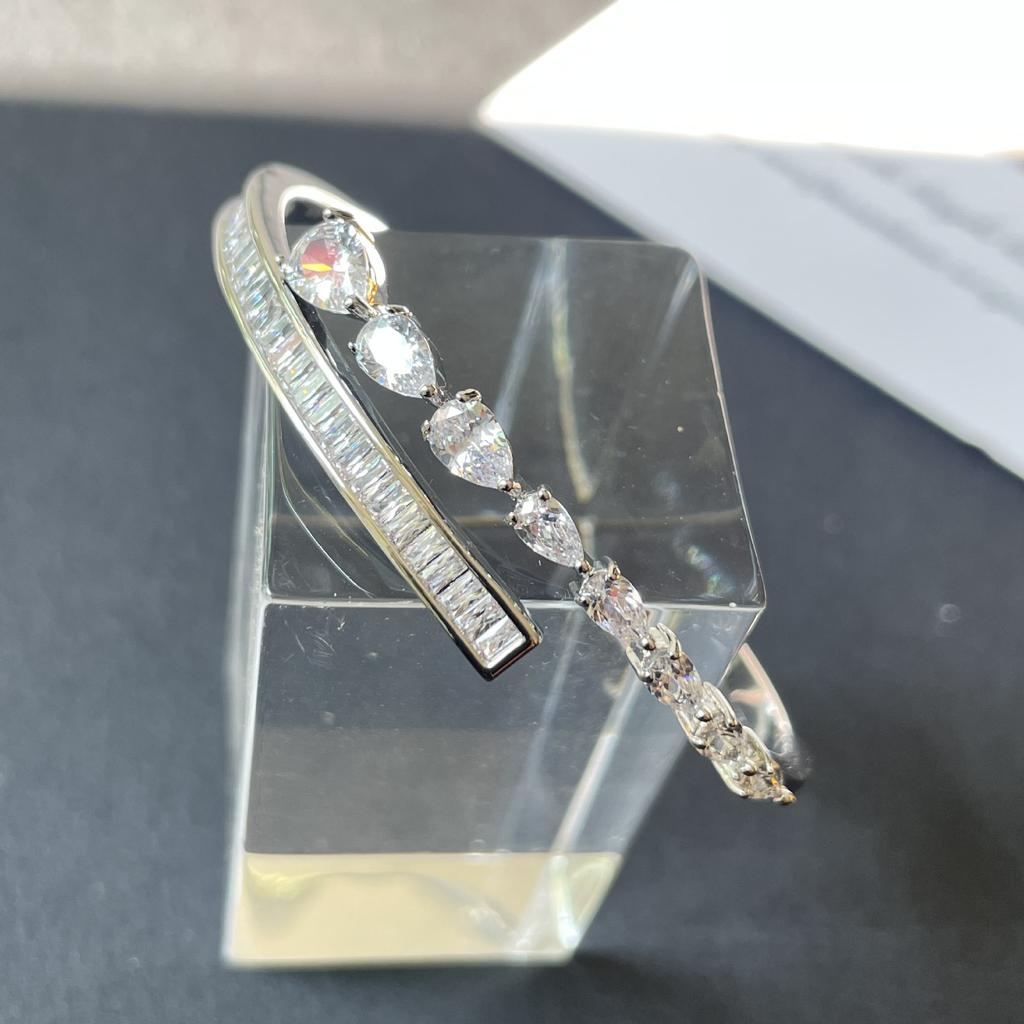 Water Drop Opening, Light Luxury and High-end Starry Hand Jewelry, Temperament and Geometric Bracelet