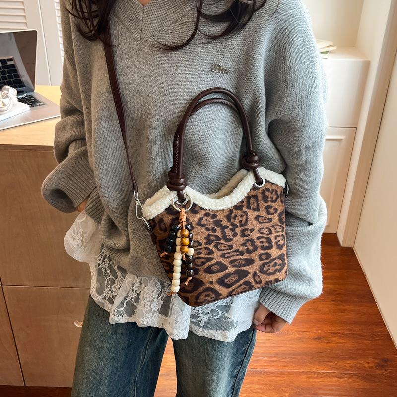 

Fashiable Crossbody Bags Women Shoulder Bags Versatile Texture and Commuter Bucket Bag with Leopard Print Suede and Faux Fur цветной печати леопарда