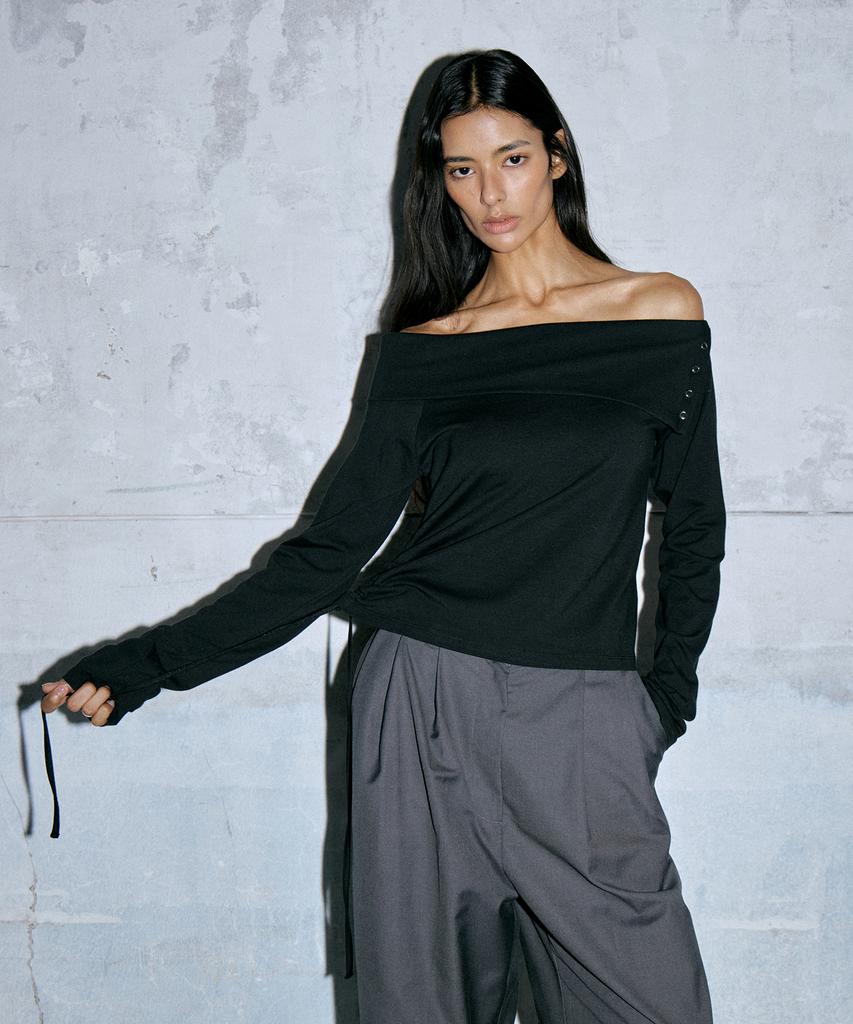 WAARFORWOMAN Wt-58 Eyelet Off-Shoulder Tee (2 Colors)