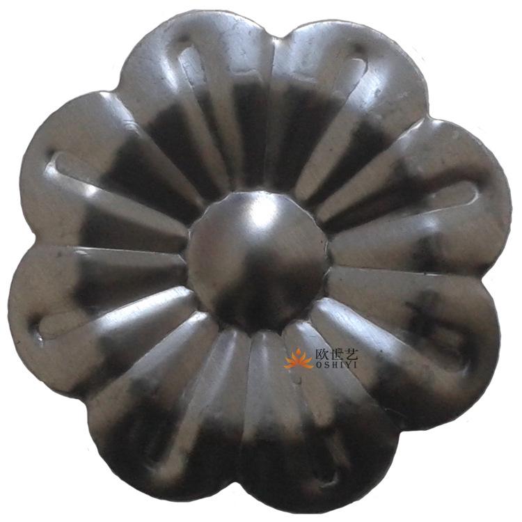 Wrought Iron Plant Decor: Morning Glory, Feverfew, Balsam Accessories