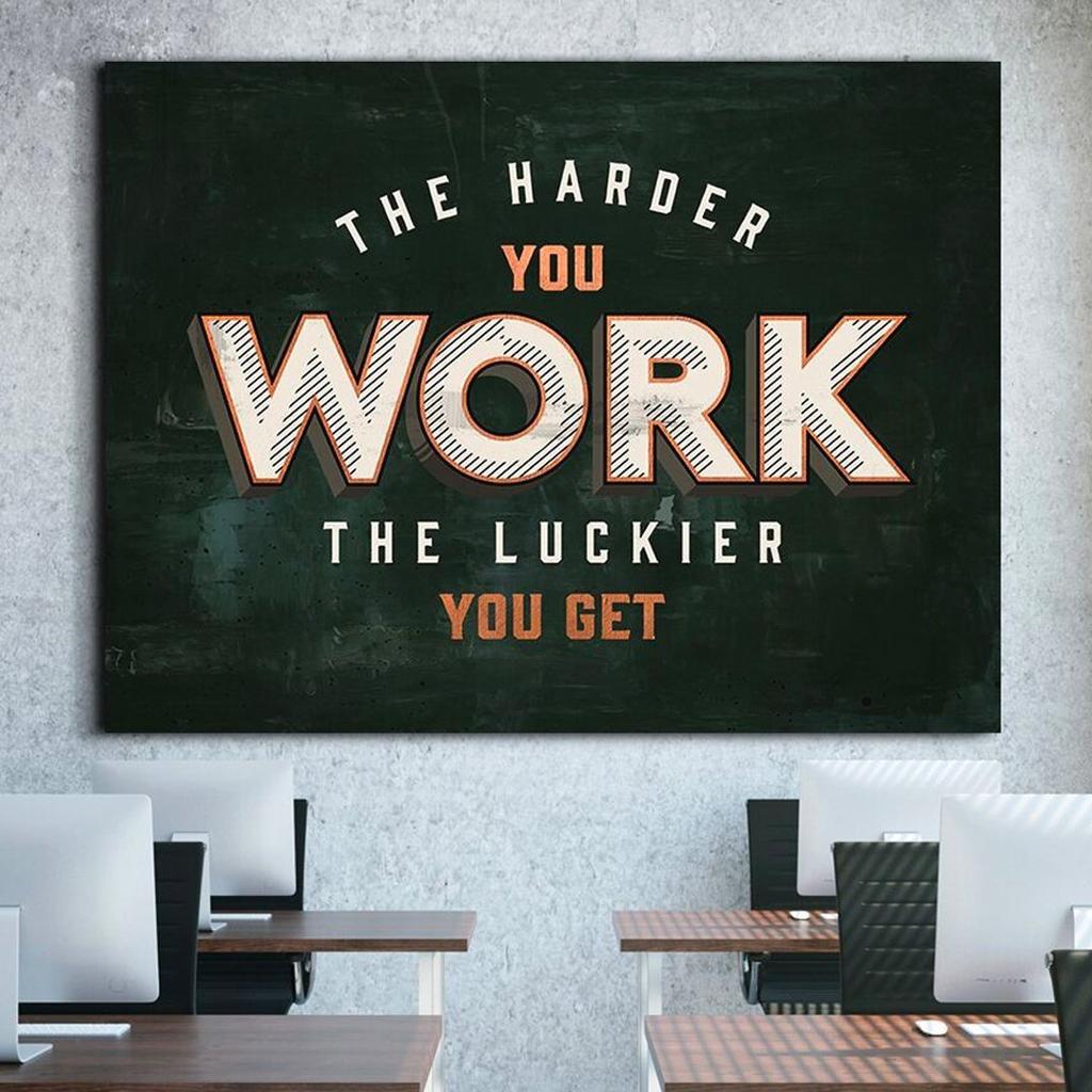 Cu cât muncești mai mult, cu atât devii mai norocos - Citate inspiraționale pentru birou, Artă de perete pe pânză, Alb-negru, Afirmații pozitive, Decor de perete