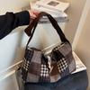 Large Capacity Messenger Bag Casual and Lightweight Plaid Design with Adjustable Shoulder Straps Fashionable Shoulder Bag KTB