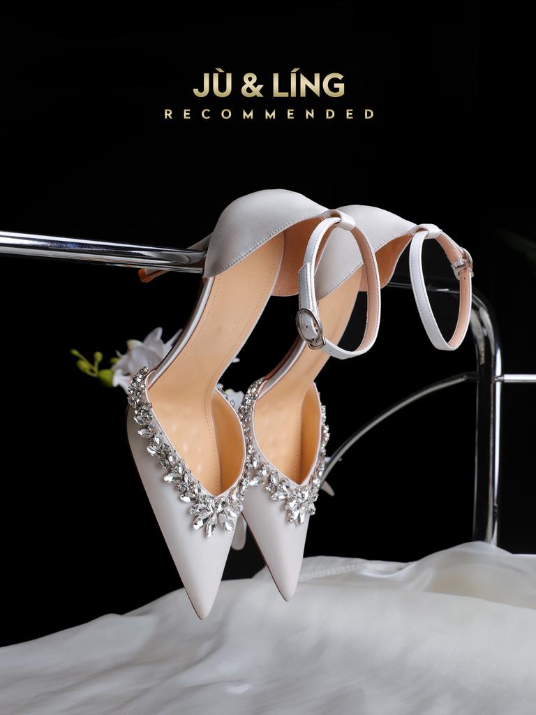 Fashion White Silk Rhinestone Pointed High-heeled Shoes, New Rhinestone Wedding Shoes, Bride's Shoes, One Piece with Toe Cap Sandals
