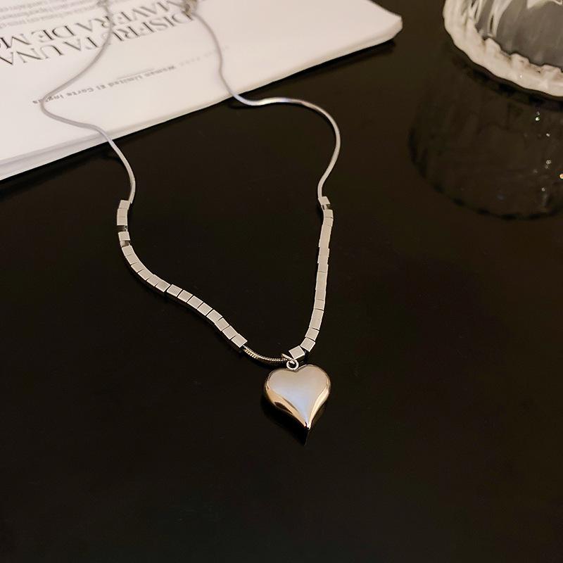 Cold Love Square Splicing Clavicle Necklace Personalized Premium Necklace
