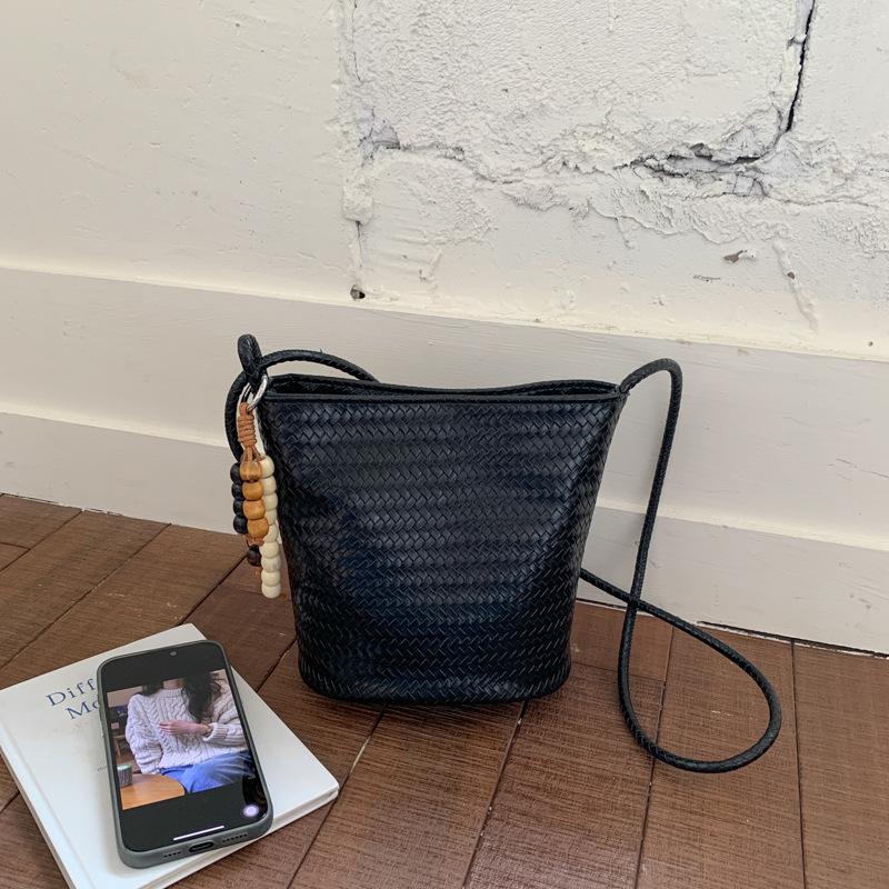 

Fashion woven bucket bag New summer bag Casual shoulder bucket bag Premium messenger women s bag чёрный