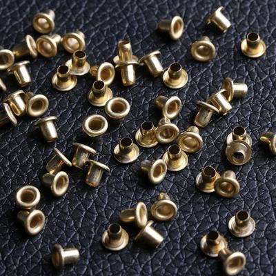 50 szt. 1,5/2,0/2,5 MM Buty Ubrania Mini Bardzo Małe Klamerki do Lalek DIY Metalowe Dziurki Guziki Klamra do Paska Akcesoria do Torebek dla Lalek