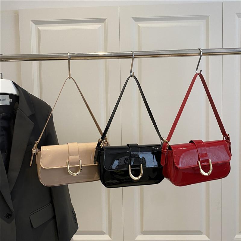 2025 New Shoulder Messenger Bag Trendy Foreign Feeling Bag Women's Retro Red Horseshoe Buckle Fashion Underarm Bag