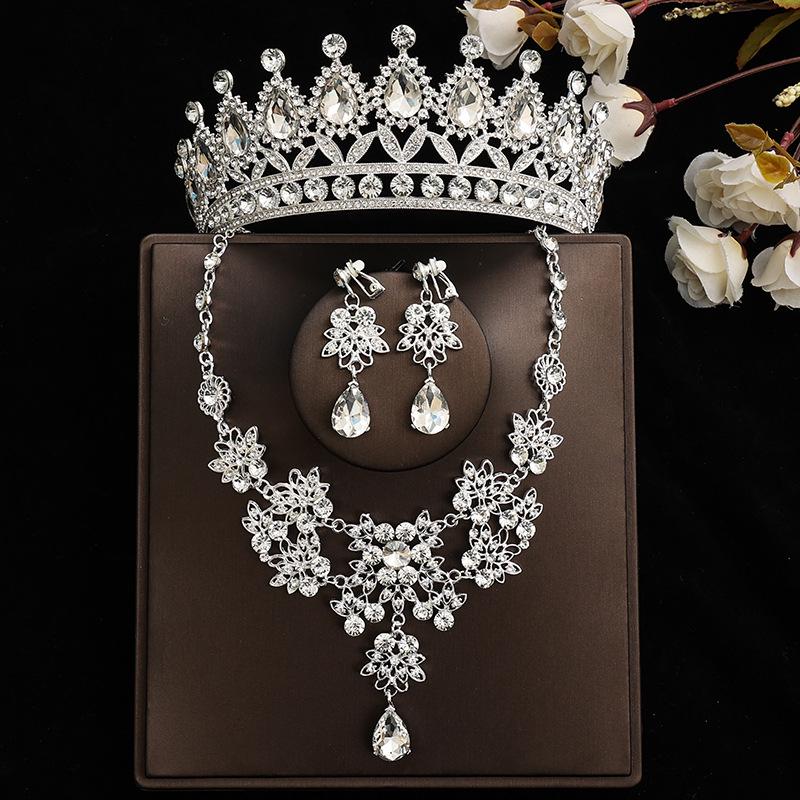 Ensemble Nuptial Féerique: Couronne, Collier & Boucles d'oreilles – Parfait pour un Mariage ou un Anniversaire