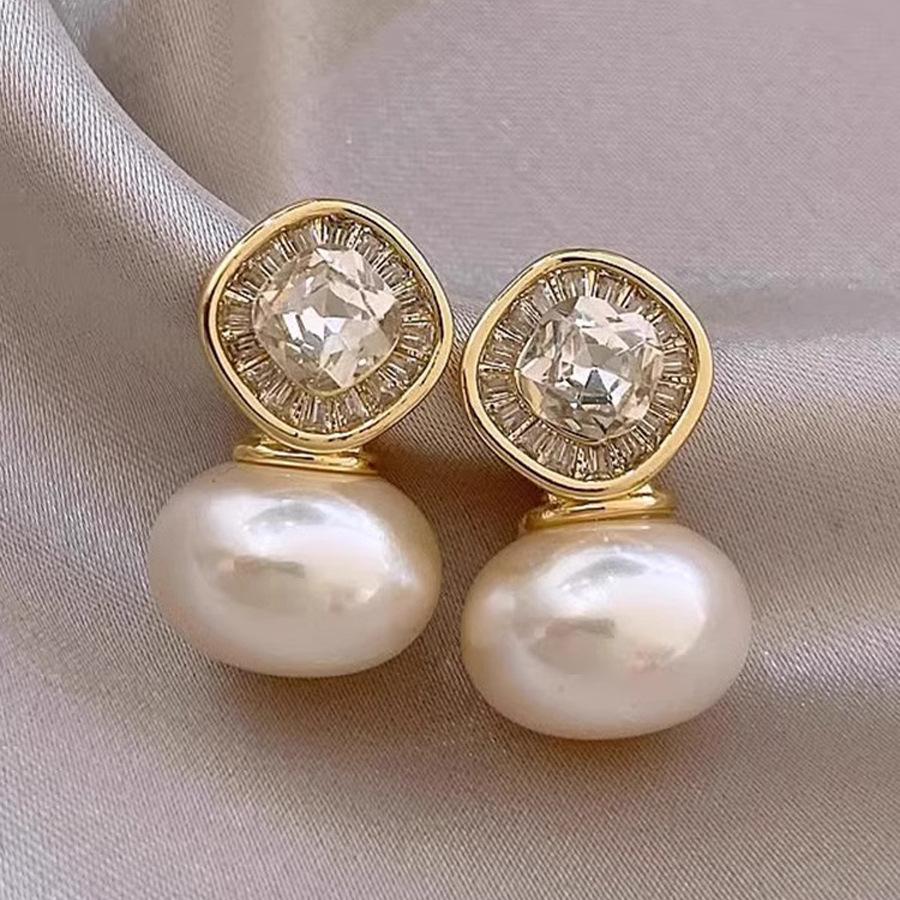 Zir*****val Pearl Stud Earrings Light Luxury High Sense Elegant Temperament Earrings Niche Versatile Earrings