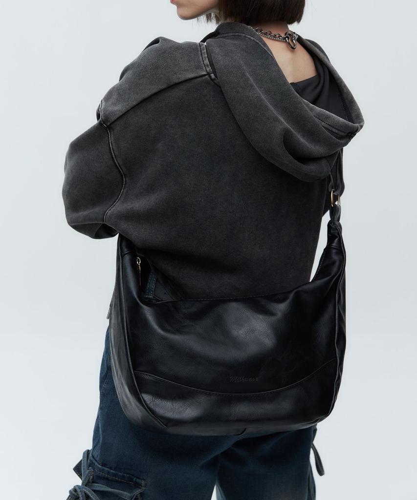 Milk Wave Underline Leather Hobo Crossbody Bag [Black]