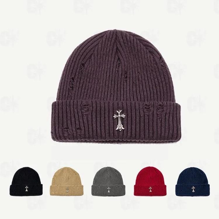 Fall/Winter Street Fashion Distressed Knit Cap for Men and Women, Versatile Retro Metal Cross Emblem Wool Hat, Couple Beanie Cap