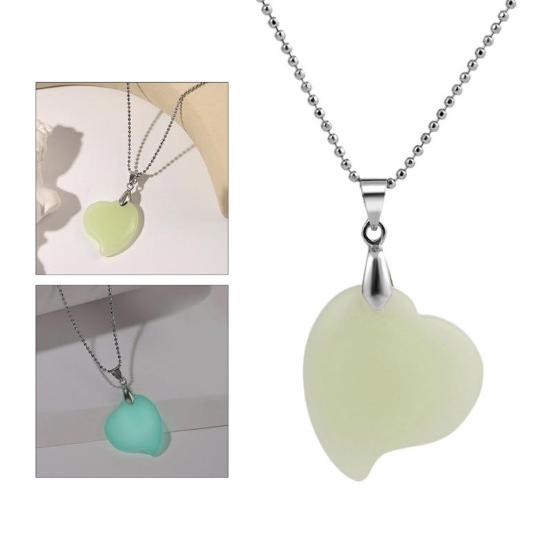 Novel Natural Stone Green Luminous Pendant Temperament Irregular Loves Heart Stone Crystal Necklace Gift Trend Jewelry