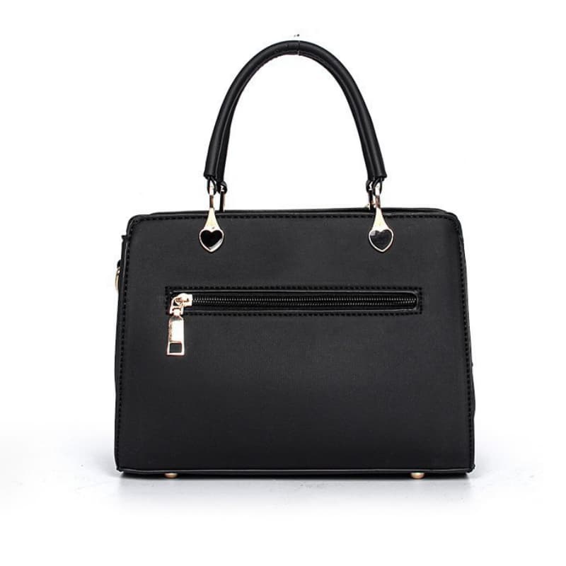 Bolsa pequena transversal decorada com bola de pelo, elegante