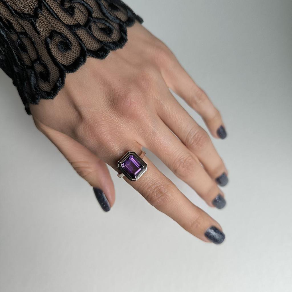 Серебряное кольцо с натуральным аметистом 3.125ct, вес изделия 4,09 гр (2179429)