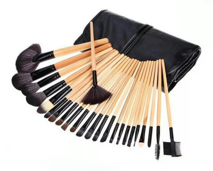 32-Piece Pink Makeup Brush Set with Black Wood Handles