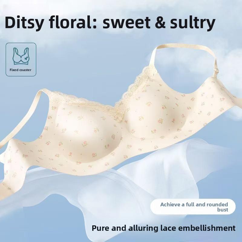 Intimo da donna estivo, adorabile, dolce, in pizzo, con coppe preformate e raccolte sul seno, senza cuciture visibili
