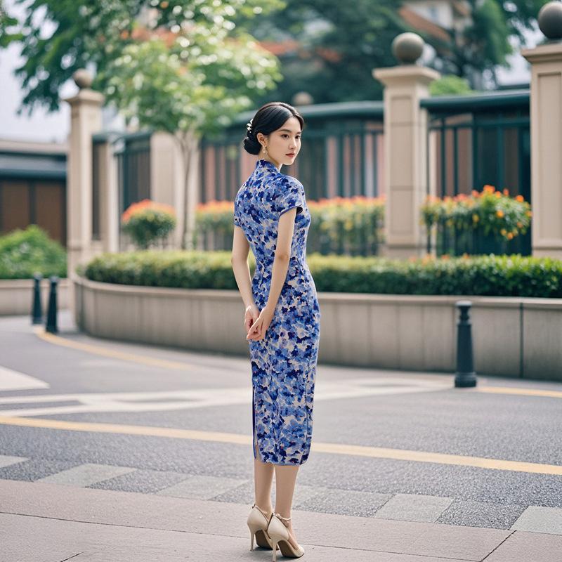 2025 Retro-Style Qipao: Chinese Bone-Piercing Design for Young Women, Daily Wear, Modern National Trend