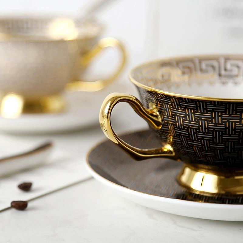 1 Zestaw Porcelanowy Kubek do Kawy i Spodek Biały/czarny Wzór Kratki Filiżanka do Herbaty Złote Wykończenie Inkrustowane Zastawa Stołowa Prezent
