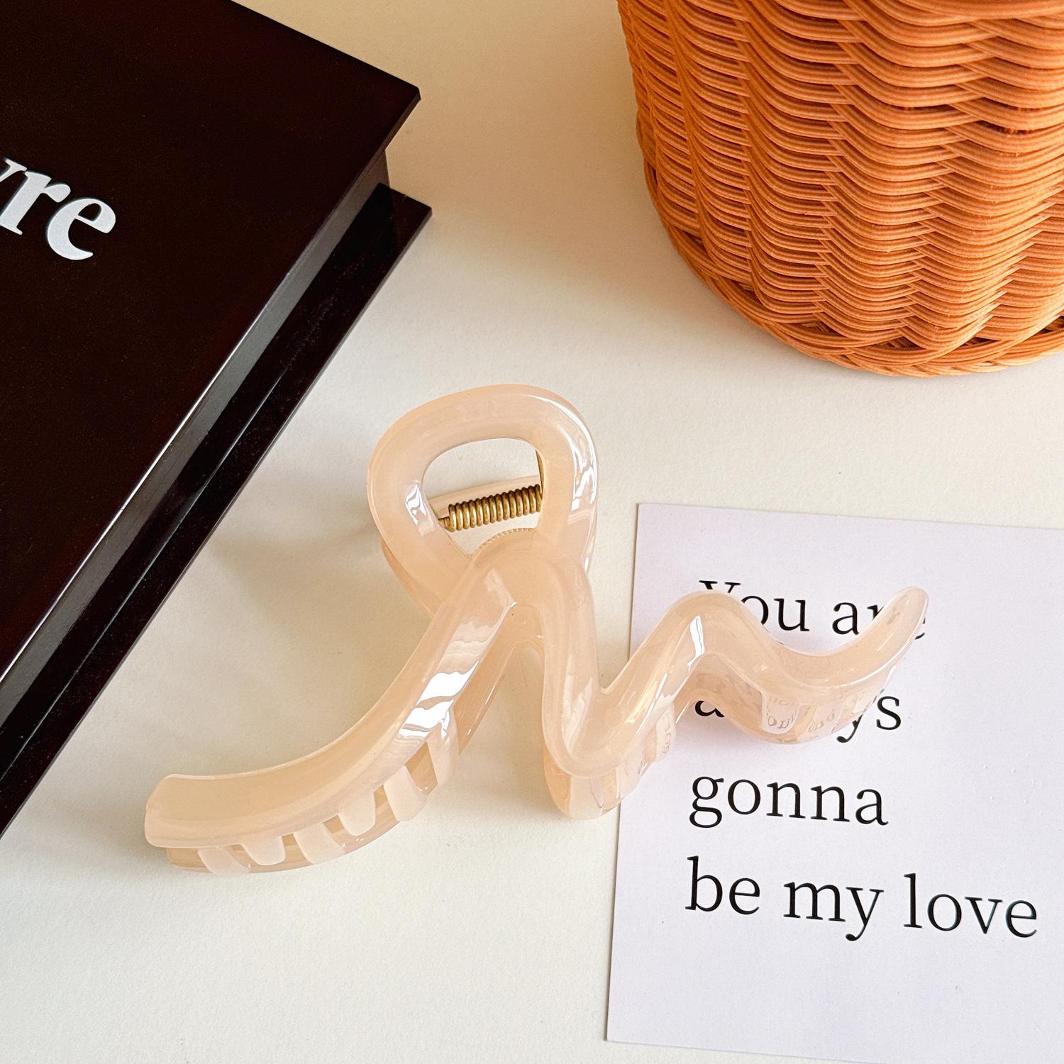 

Large Sleek Hair Clutch Clip For Women Designed For Thick Hair Fashionable Choices In Beautiful Colors Skin 13.5cm