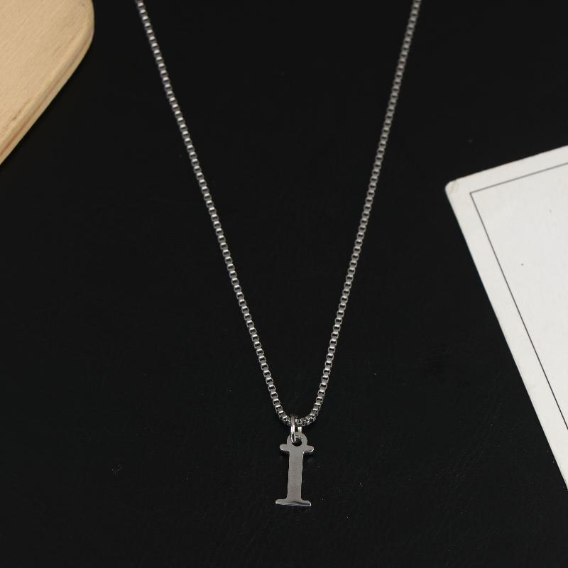 Naszyjniki z wisiorkami z literami A-Z Stal nierdzewna Prosty naszyjnik Stylowy Dla Kobiet Mężczyzn Codzienna biżuteria Prezenty