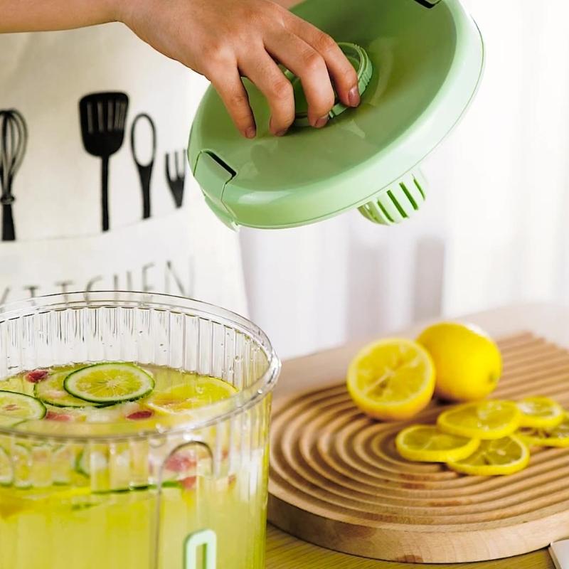 Portable Refrigerator Plastic Drink Dispenser With Tap Leak Proof Iced Beverage Container for Cocktails Juice Storage