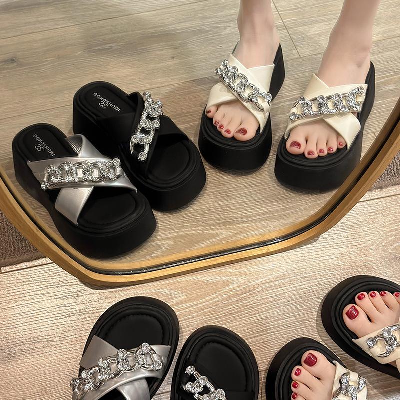 Rhinestone one-word slippers for women's summer wear 2025 new small man height increase thick bottom fashion beach cool slippers for women