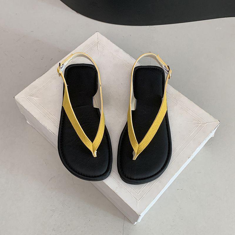 French simple toe beach vacation cool slippers versatile flat flip-flops women's wear 2025 summer new