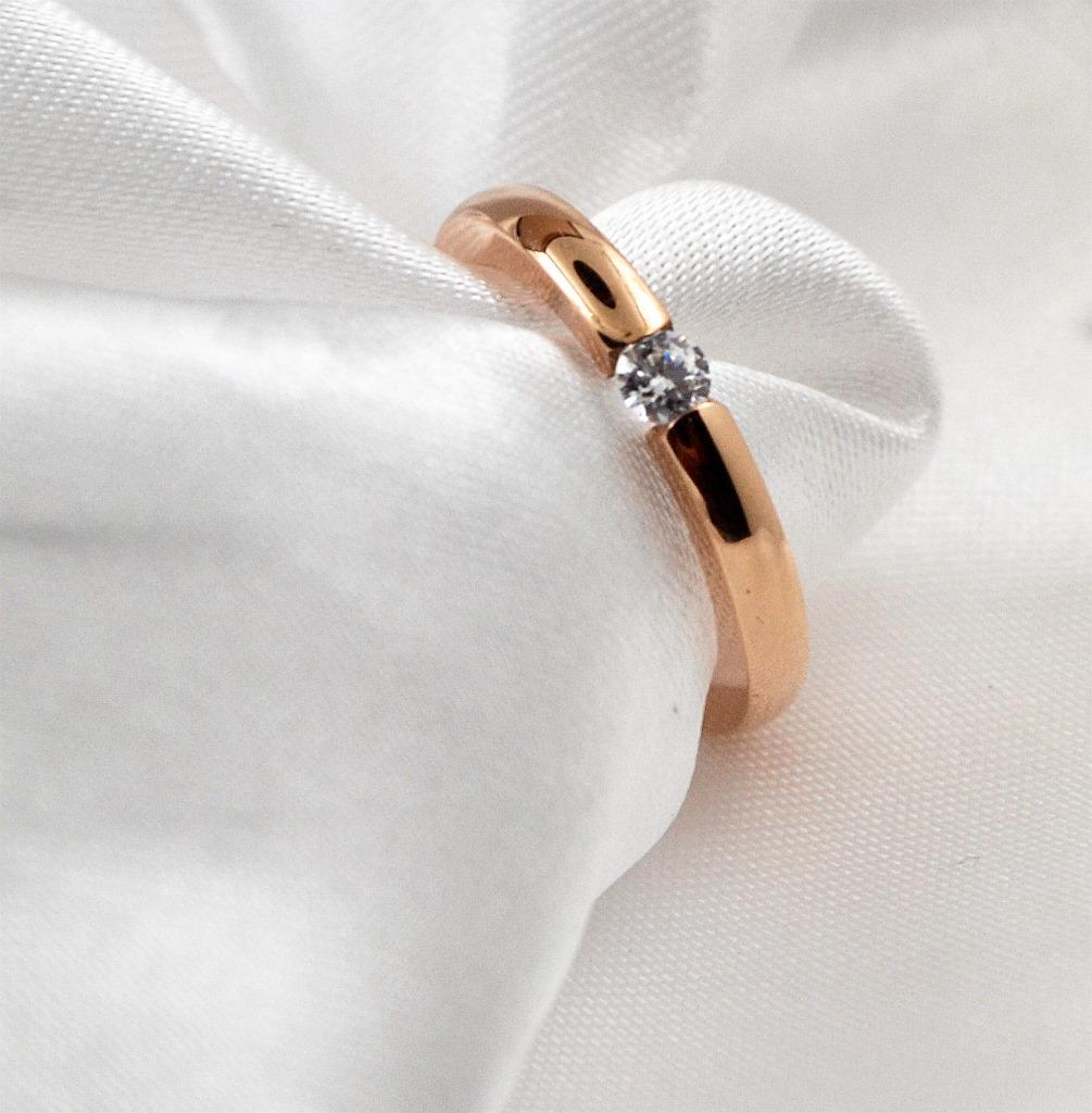 New European & American Style Titanium Steel Single Diamond Ring - Fashionable & Trendy Women's Jewelry