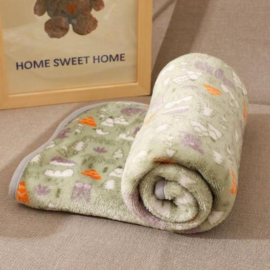 Coral Fleece Winter Blanket for Pets - Cozy Quilt for Dogs and Cats