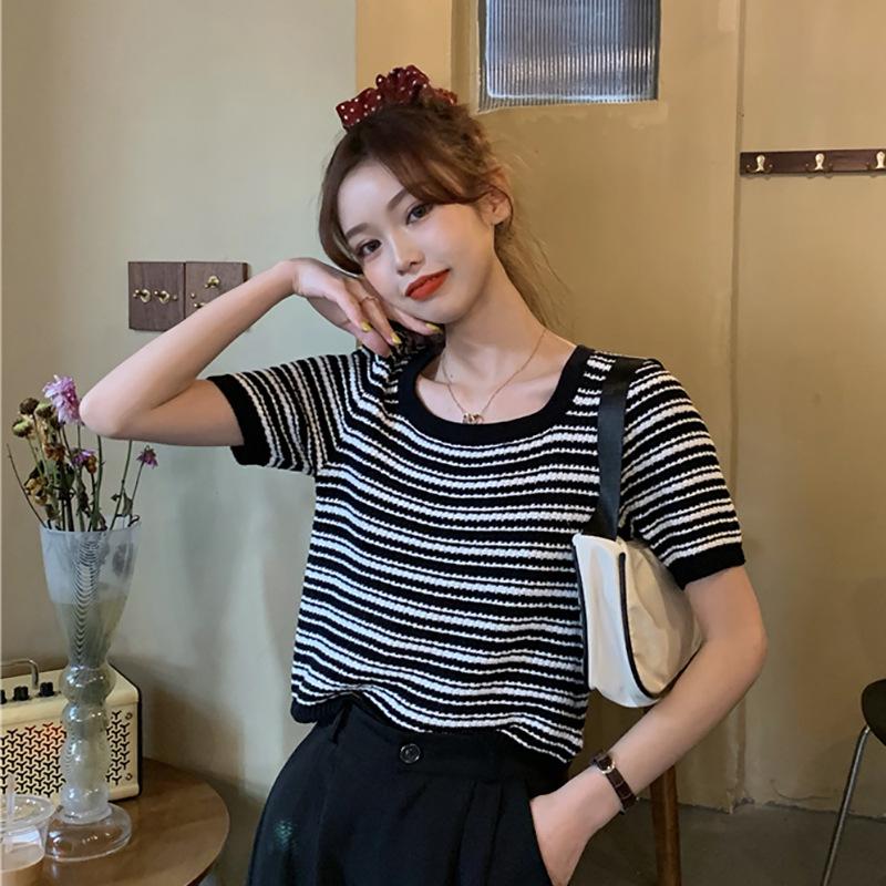 Black and White Striped Knitted Sweater T-shirt for Women Short Short-sleeved Top for Summer New High-waist Korean Style Loose