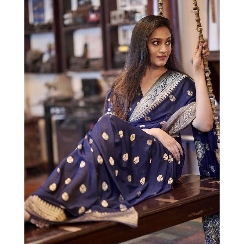 This Beautiful Saree Is Elegantly Decorated with Gorgeous Solid Jacquard Weave That Gives a Perfect Look To the Outfit.