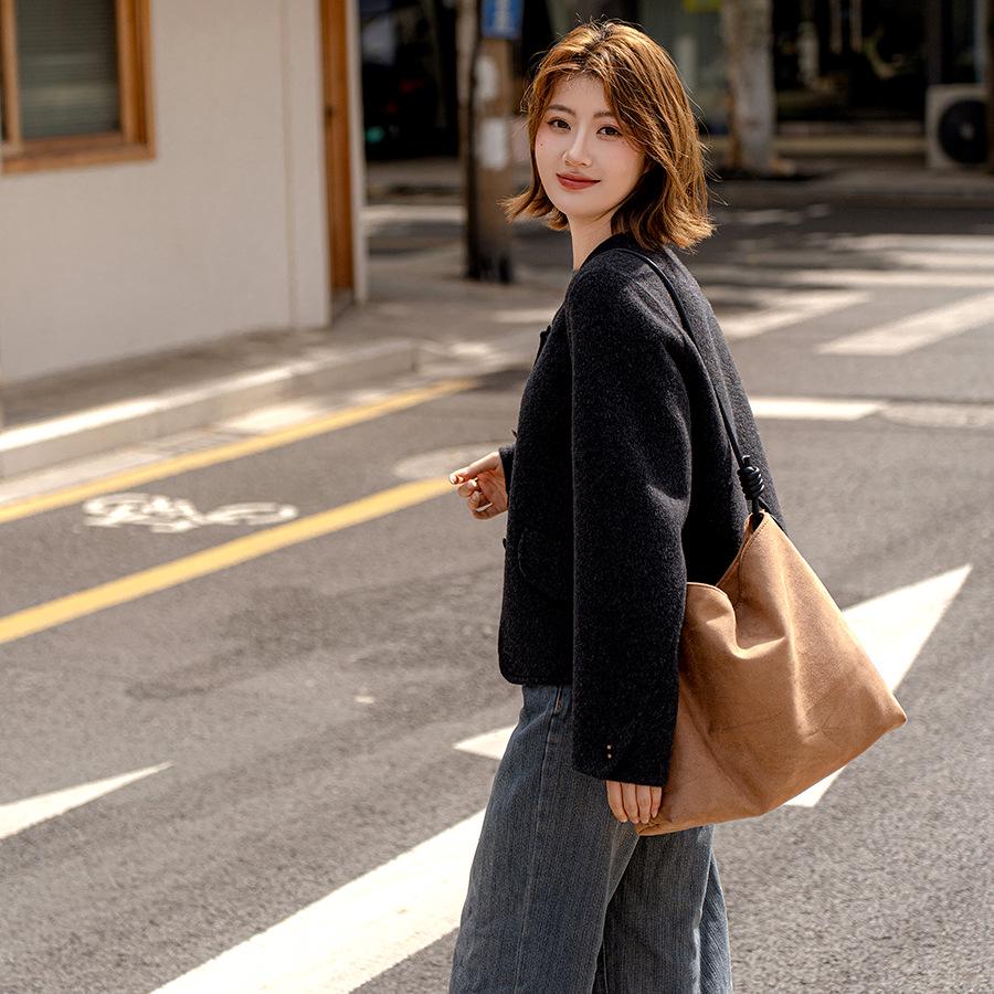 

2025 Autumn/Winter Petite Woolen Short Coat - Round Neck, Coco-Inspired, Korean Style Medium